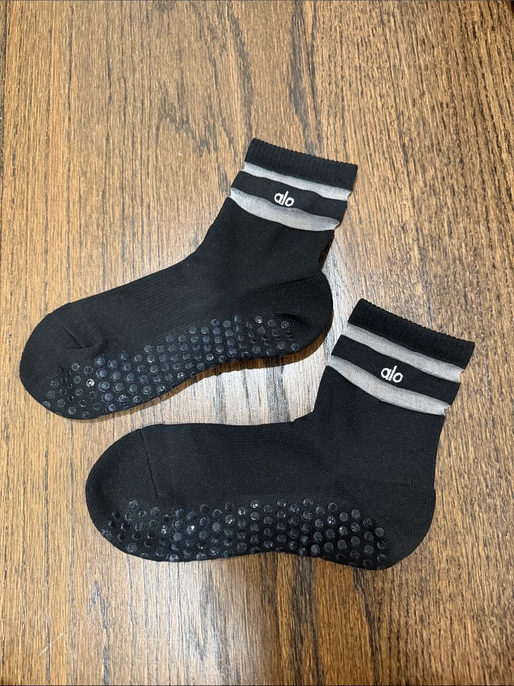 ALO Yoga Black Ankle mesh stripe Grip Socks